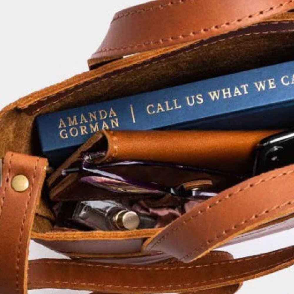 Portland Leather Goods
Crossbody Tote
FREE Matching Leather Wallet🤗 - Picture 12 of 15